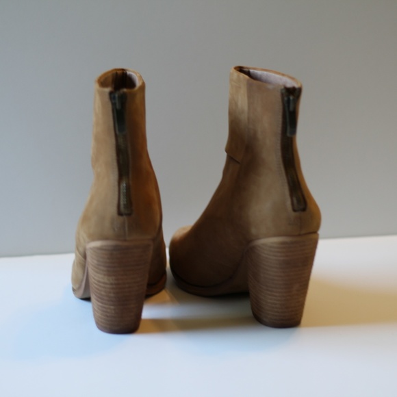 Vince Camuto | Suede Ankle Booties almost new - Picture 3 of 6